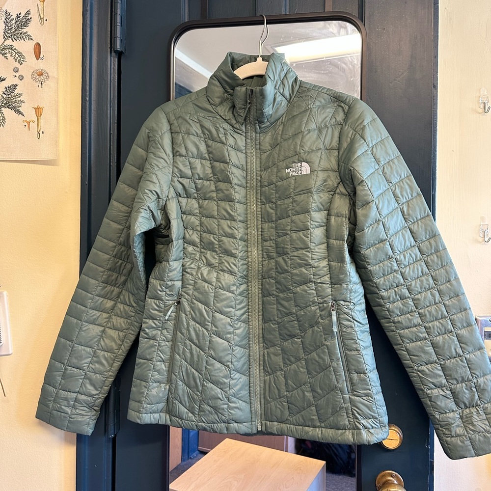 Brand new & never worn! In great condition, just no longer needed!!